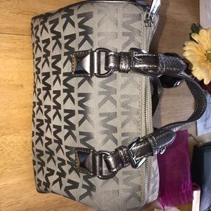 Michael Kors purse Grey.